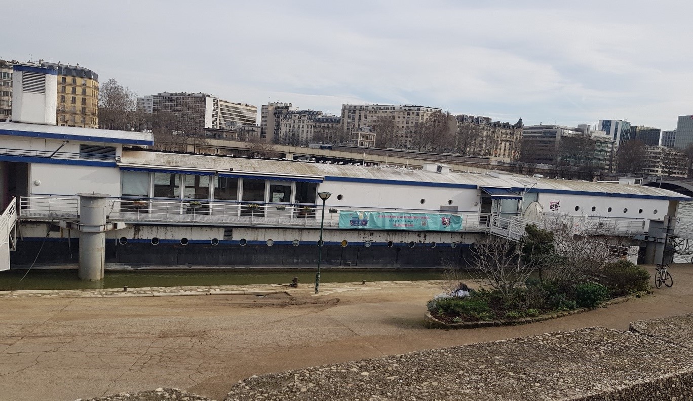 la peniche du coeur à paris